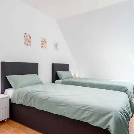 Appartement Gemuetliches Heimkino Mit Balkon & Beamer *