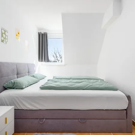 Gemuetliches Heimkino Mit Balkon & Beamer Kassel