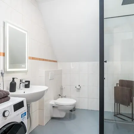 Gemuetliches Heimkino Mit Balkon & Beamer * Kassel