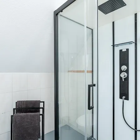 Gemuetliches Heimkino Mit Balkon & Beamer Kassel