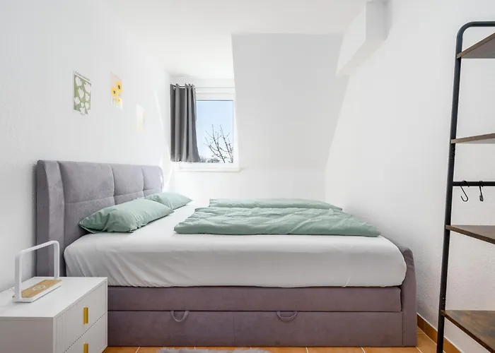 Gemuetliches Heimkino Mit Balkon & Beamer Kassel