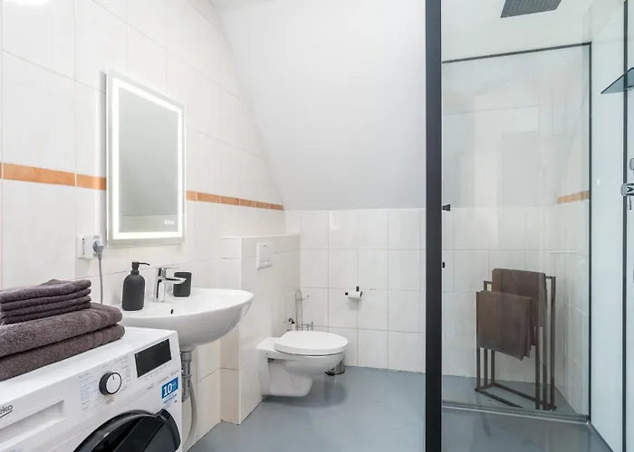 Gemuetliches Heimkino Mit Balkon & Beamer * Kassel