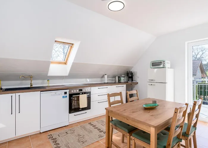 Gemuetliches Heimkino Mit Balkon & Beamer